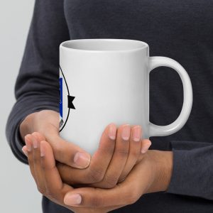 Weiße, glänzende Tasse